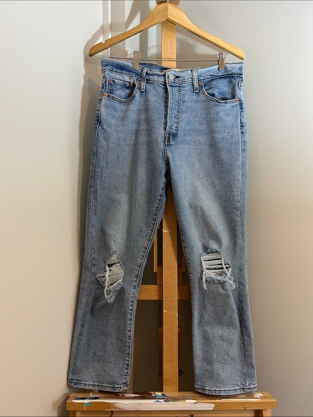 Levi’s Wedgie Fit Light Blue Straight-Leg Distressed Women's Jeans W 32